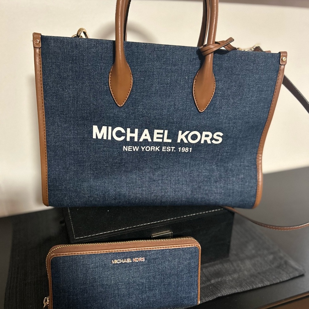 Michael kors purse and wallet